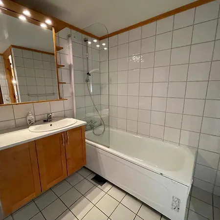 Lägenhet Comfort, Sauna & Great Location!